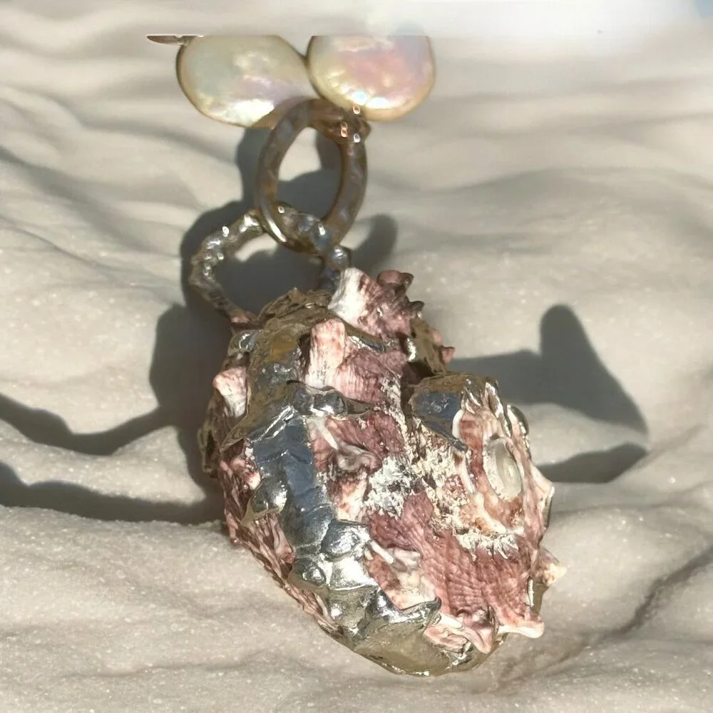 Conch Shell & White Keshi Teardrop Pearl Necklace With Artisan Silver Metalwork - Picture 9 of 17